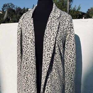 ELODIE Women's NWT Soft Coat/Sweater "L" pockets ivory & black  Casual coat